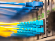 Nini oyo esalemaka mingi na kati ya bafɔti ya optique mpo na kobima ya fibre optic